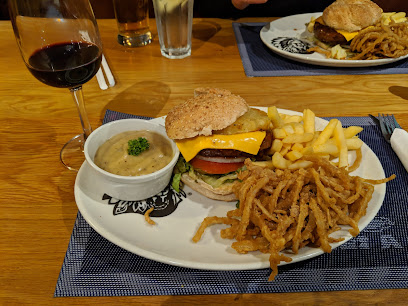 Cincinnati Spur cheeseburger with fries, crispy onion strings, dipping sauce and red wine
