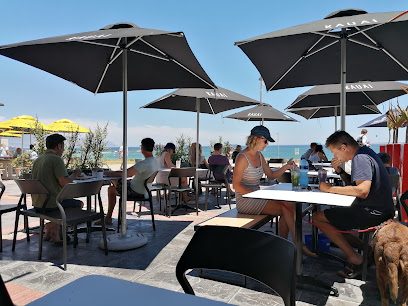 KAUAI Eden on the Bay outdoor seaside dining under large umbrellas