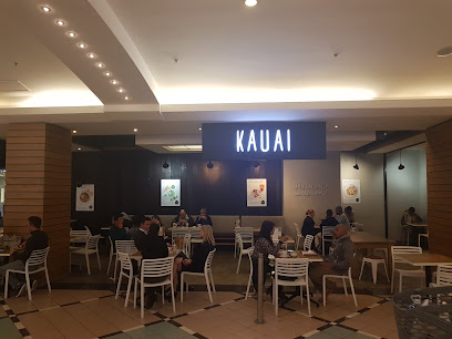 KAUAI Cavendish dining area with customers seated at tables