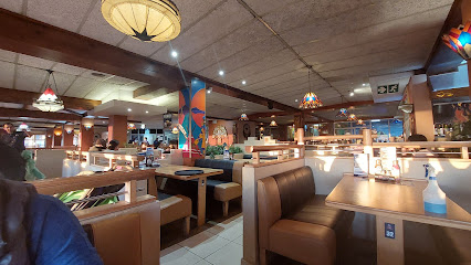 San Francisco Spur Bellville dining room with leather booths and pendant lamps