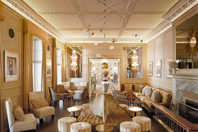 Planet Bar at the Mount Nelson: elegant cocktail lounge with plush seating