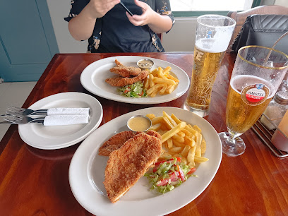 Tony’s Roma Table View: crumbed chicken, chips and Amstel beers