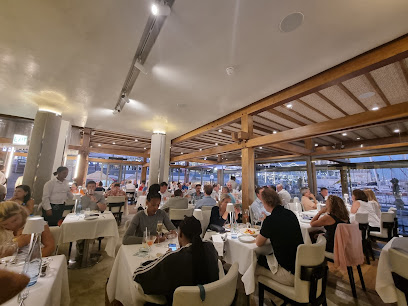 Harbour House V&A Waterfront dining room, guests at white-tablecloth tables overlooking harbor