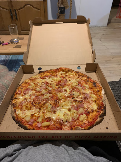 Bella Pizza Lakeside ham and pineapple pizza in open takeaway box